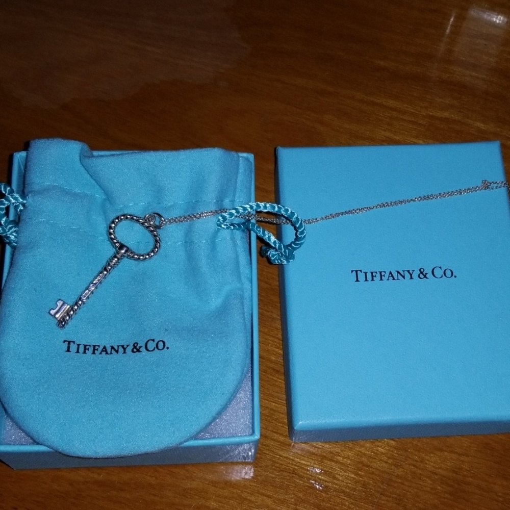 Authentic tiffany's key necklace